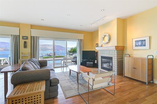 4260 Hobson Road, Kelowna, BC - Indoor Photo Showing Living Room With Fireplace