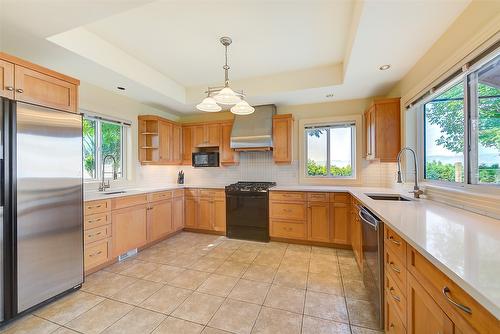4260 Hobson Road, Kelowna, BC - Indoor Photo Showing Kitchen
