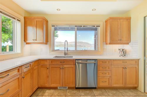 4260 Hobson Road, Kelowna, BC - Indoor Photo Showing Kitchen
