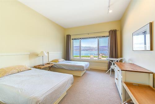 4260 Hobson Road, Kelowna, BC - Indoor Photo Showing Bedroom