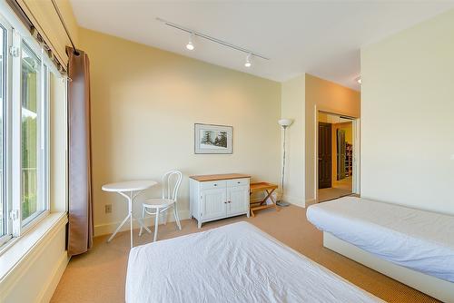 4260 Hobson Road, Kelowna, BC - Indoor Photo Showing Bedroom