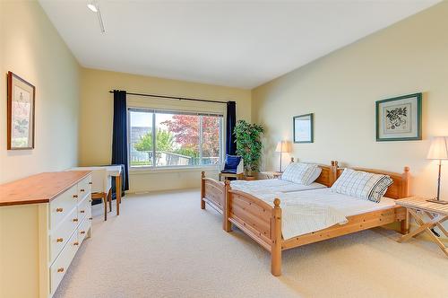 4260 Hobson Road, Kelowna, BC - Indoor Photo Showing Bedroom