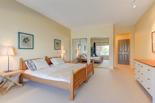 4260 Hobson Road, Kelowna, BC - Indoor Photo Showing Bedroom