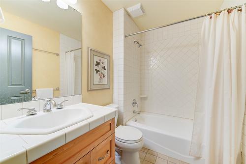 4260 Hobson Road, Kelowna, BC - Indoor Photo Showing Bathroom