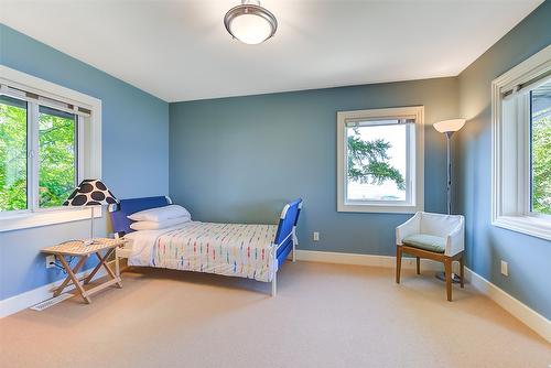 4260 Hobson Road, Kelowna, BC - Indoor Photo Showing Bedroom