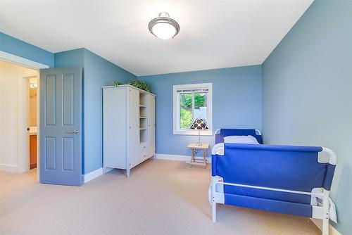4260 Hobson Road, Kelowna, BC - Indoor Photo Showing Bedroom