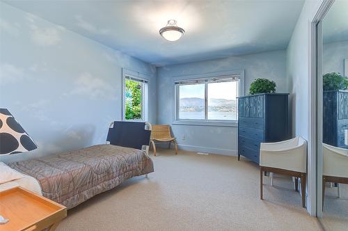 4260 Hobson Road, Kelowna, BC - Indoor Photo Showing Bedroom