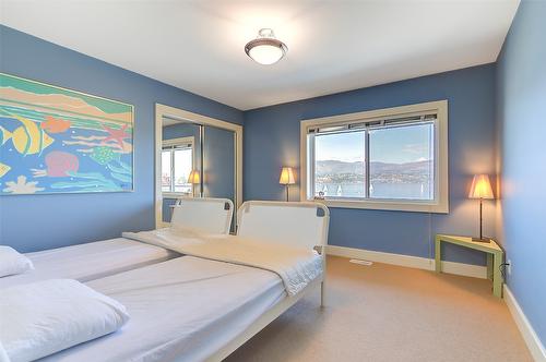 4260 Hobson Road, Kelowna, BC - Indoor Photo Showing Bedroom