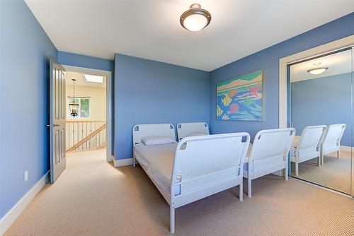 4260 Hobson Road, Kelowna, BC - Indoor Photo Showing Bedroom