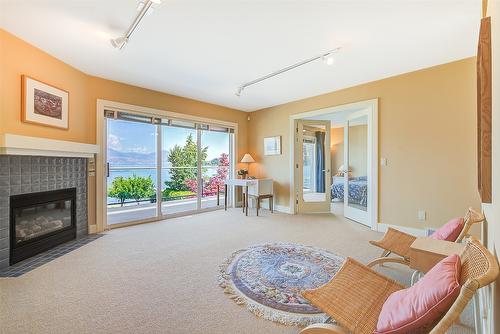 4260 Hobson Road, Kelowna, BC - Indoor Photo Showing Living Room With Fireplace