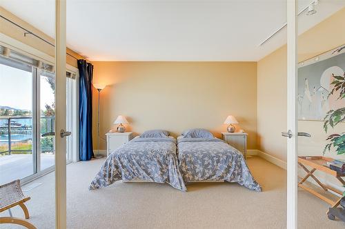4260 Hobson Road, Kelowna, BC - Indoor Photo Showing Bedroom