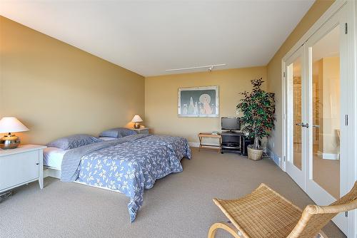 4260 Hobson Road, Kelowna, BC - Indoor Photo Showing Bedroom
