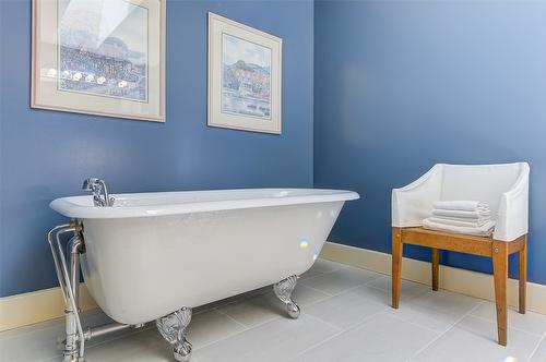 4260 Hobson Road, Kelowna, BC - Indoor