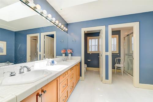 4260 Hobson Road, Kelowna, BC - Indoor Photo Showing Bathroom