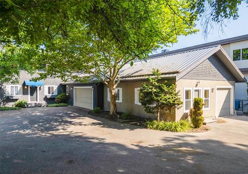 4260 Hobson Road, Kelowna, BC - Outdoor