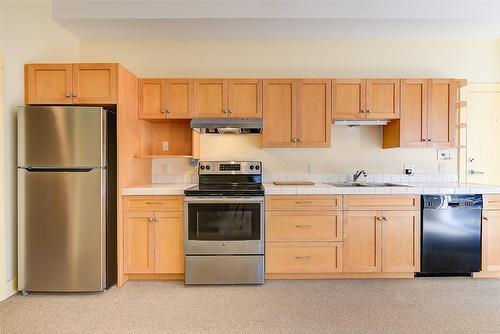 4260 Hobson Road, Kelowna, BC - Indoor Photo Showing Kitchen