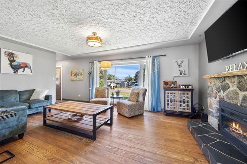 314 Birch Street, Chase, BC - Indoor Photo Showing Living Room With Fireplace