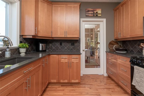 1204 Knockan Pl, Saanich, BC 