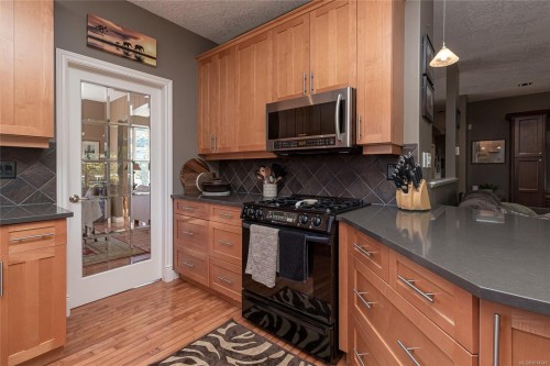 1204 Knockan Pl, Saanich, BC 