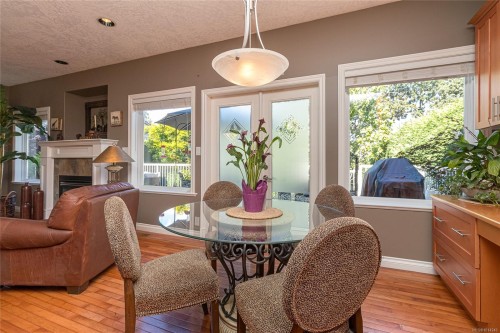 1204 Knockan Pl, Saanich, BC 