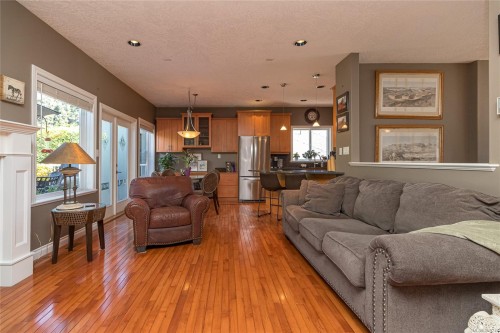 1204 Knockan Pl, Saanich, BC 