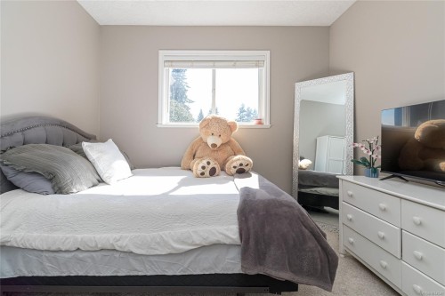 1204 Knockan Pl, Saanich, BC 