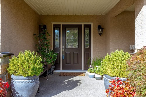 1204 Knockan Pl, Saanich, BC 