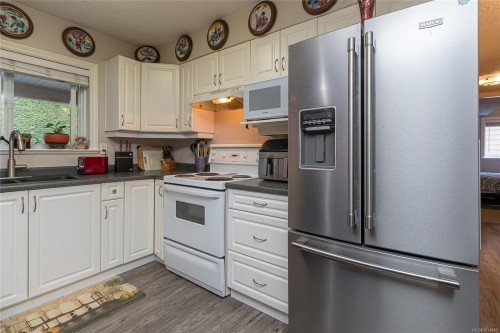 1204 Knockan Pl, Saanich, BC 