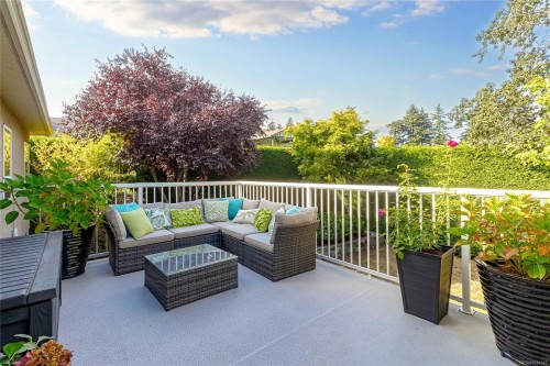 1204 Knockan Pl, Saanich, BC 