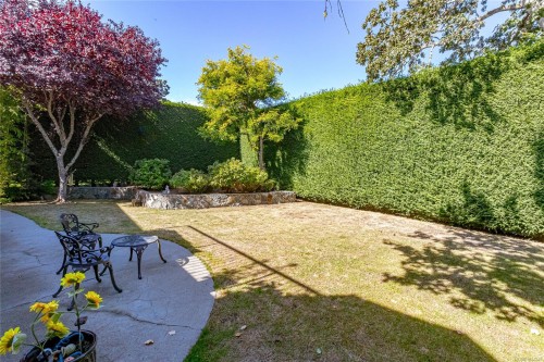 1204 Knockan Pl, Saanich, BC 