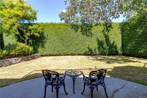 1204 Knockan Pl, Saanich, BC 