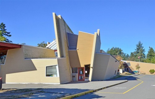 1204 Knockan Pl, Saanich, BC 