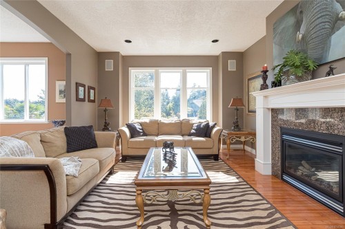 1204 Knockan Pl, Saanich, BC 