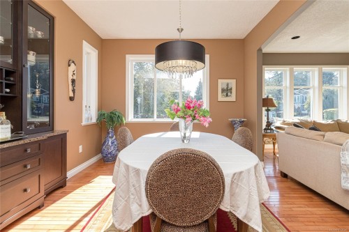 1204 Knockan Pl, Saanich, BC 