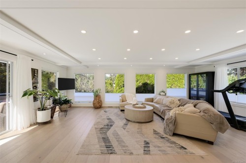 1941 Appleton Pl, Saanich, BC 