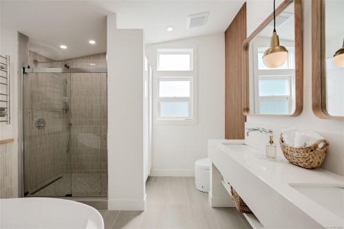 1941 Appleton Pl, Saanich, BC 