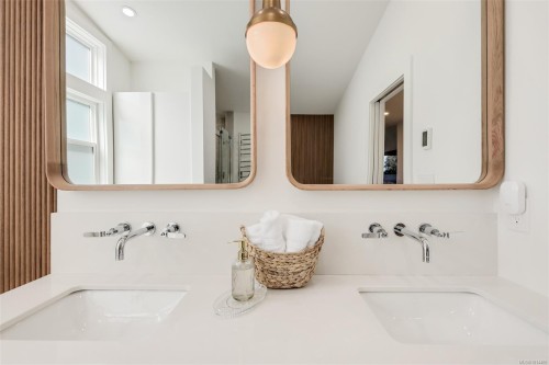 1941 Appleton Pl, Saanich, BC 