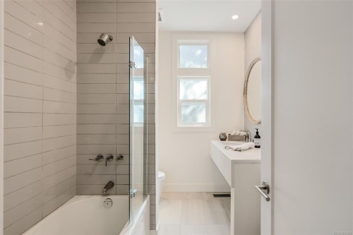 1941 Appleton Pl, Saanich, BC 