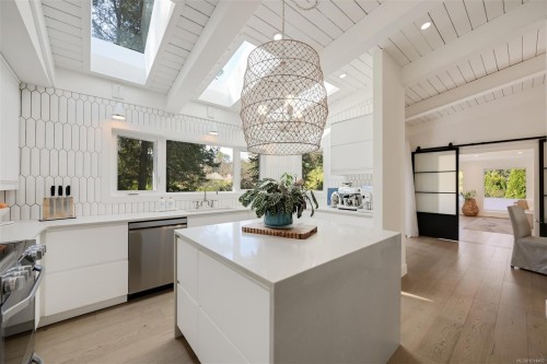 1941 Appleton Pl, Saanich, BC 