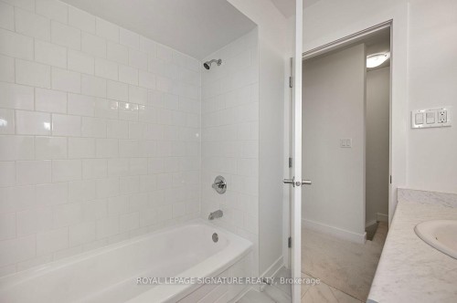 73 Woodman Drive N, Hamilton, ON - Indoor Photo Showing Bathroom