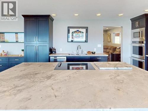 9771 View Road, Powell River, BC - Indoor Photo Showing Kitchen