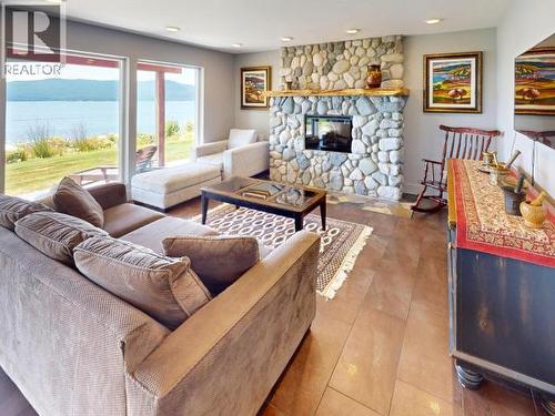 9771 View Road, Powell River, BC - Indoor Photo Showing Living Room With Fireplace