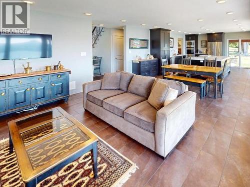 9771 View Road, Powell River, BC - Indoor Photo Showing Living Room