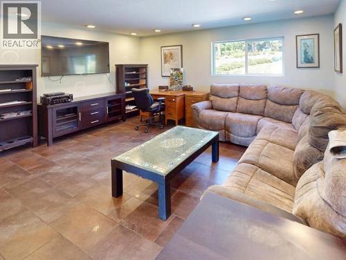 9771 View Road, Powell River, BC - Indoor Photo Showing Living Room