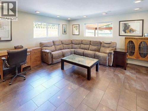 9771 View Road, Powell River, BC - Indoor Photo Showing Living Room