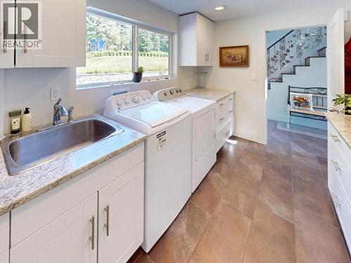 9771 View Road, Powell River, BC - Indoor Photo Showing Laundry Room