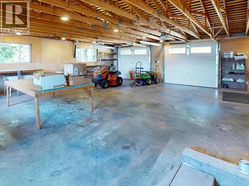 9771 View Road, Powell River, BC - Indoor Photo Showing Garage