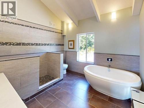 9771 View Road, Powell River, BC - Indoor Photo Showing Bathroom