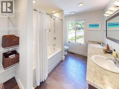 9771 View Road, Powell River, BC - Indoor Photo Showing Bathroom