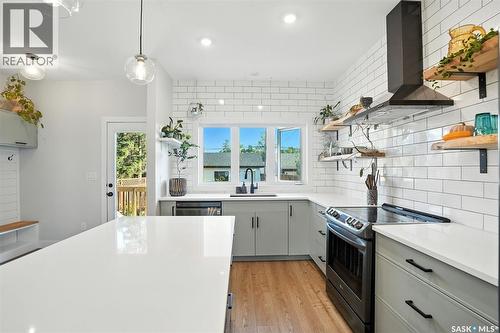1124 9Th Street E, Saskatoon, SK - Indoor Photo Showing Kitchen With Upgraded Kitchen